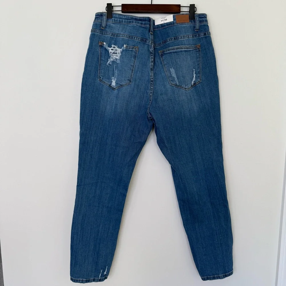 NWT Judy Blue Distressed Girlfriend Fit Light Blue Wash Jeans Size 11/30